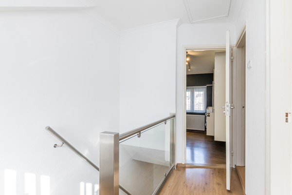 Foto - Verkocht onder voorbehoud: Verrassend ruime en instapklare gezinswoning met diepe zonnige tuin in Hoensbroek
